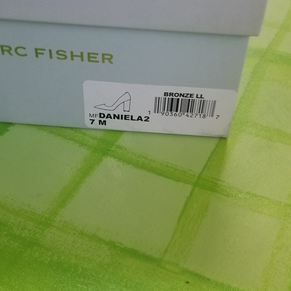 Bronze Pump, Marc Fisher - Picture 4 of 5